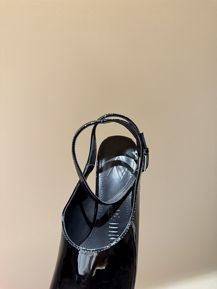 ''Ornella'' Black and Beige Sandal