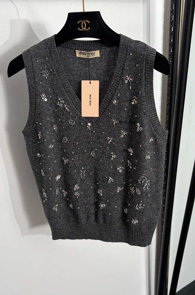 Heavy Beaded Sequins V Neck Wool Knit Tank Top