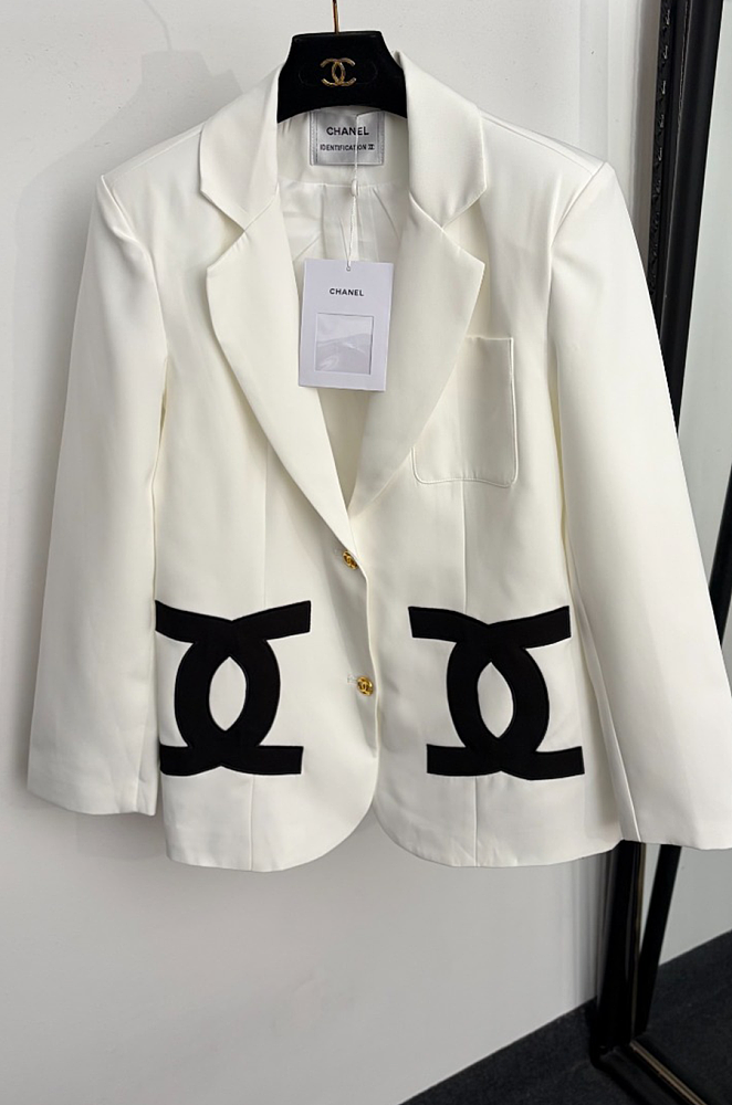 Embroidered Chain Trim Gold Button Blazer