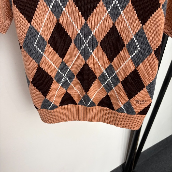 Colorblocked Argyle Pattern Wool Blend Short Sleeve Knit Top