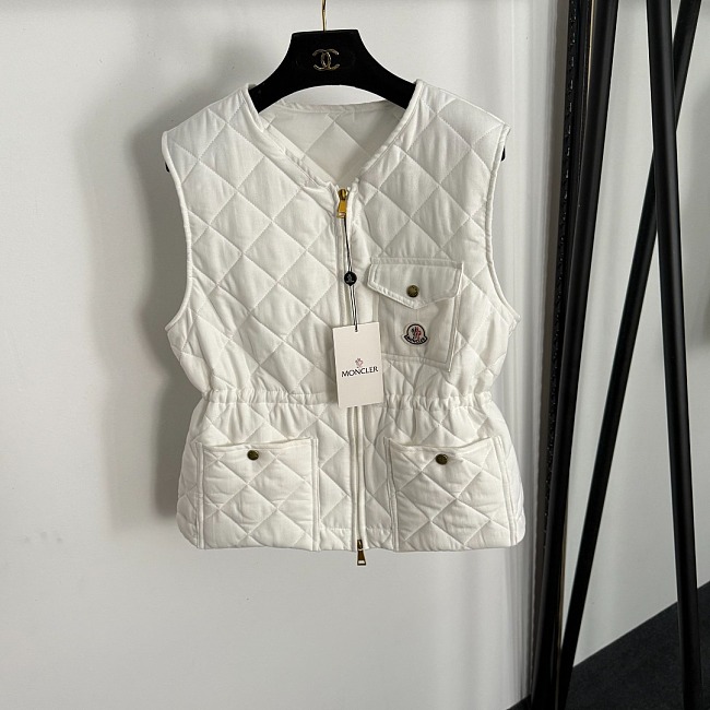 Embroidered Patch Pocket Diamond Quilted Linen Cinch Waist Puffer Vest