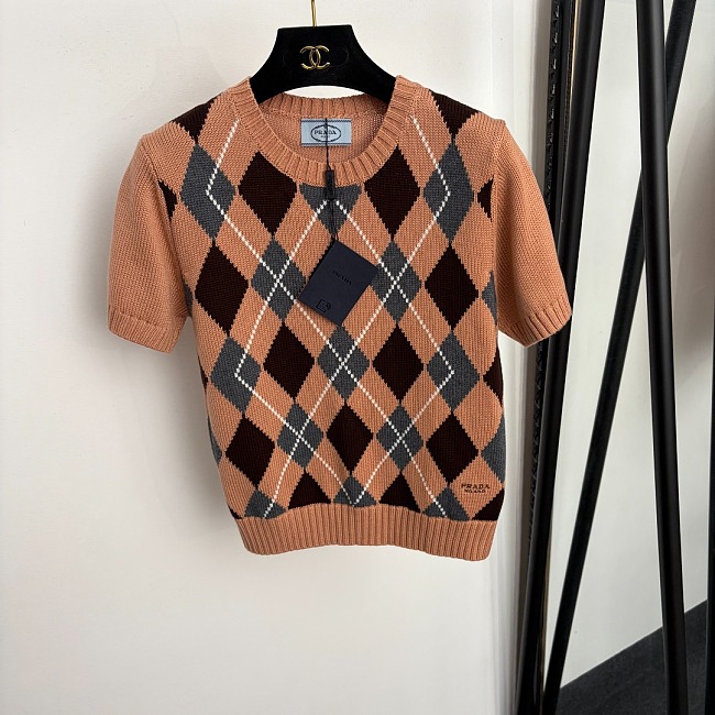 Colorblocked Argyle Pattern Wool Blend Short Sleeve Knit Top