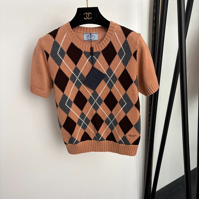 Colorblocked Argyle Pattern Wool Blend Short Sleeve Knit Top