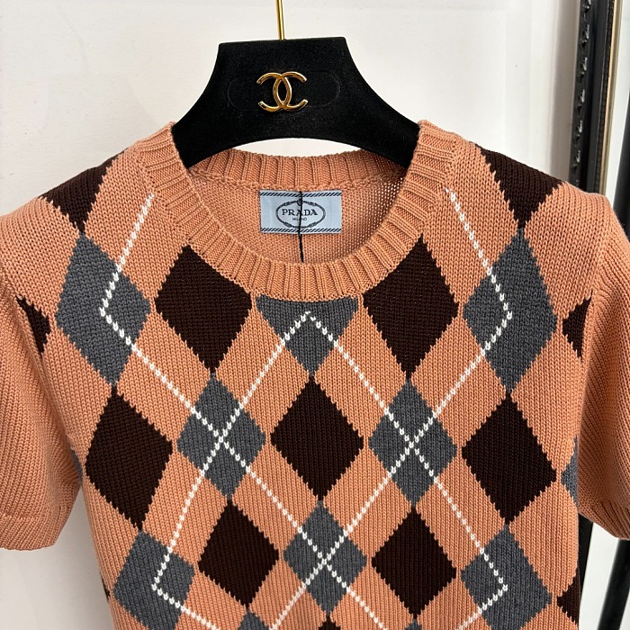Colorblocked Argyle Pattern Wool Blend Short Sleeve Knit Top