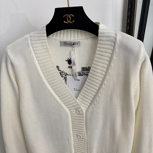 Star Rhinestone And Butterfly Embroidered V-Neck Knit Cardigan