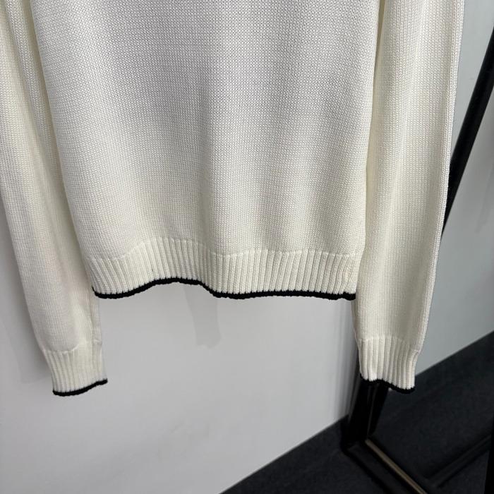 Chic Equestrian Letter Graphic Knit Pullover Top