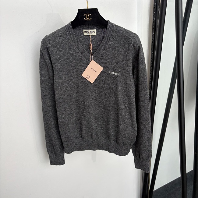 Letter Print V-Neck Wool Knit Pullover Sweater