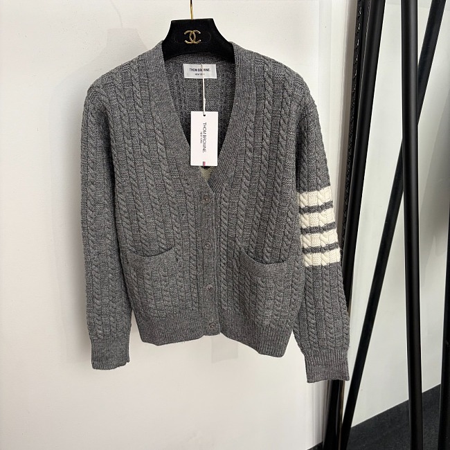 Colorblocked Cable Knit V Neck Wool Cardigan