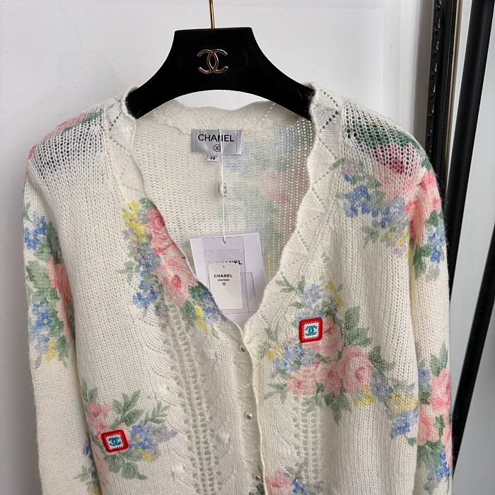 Floral Jacquard V-Neck Long Sleeve Wool Knit Cardigan