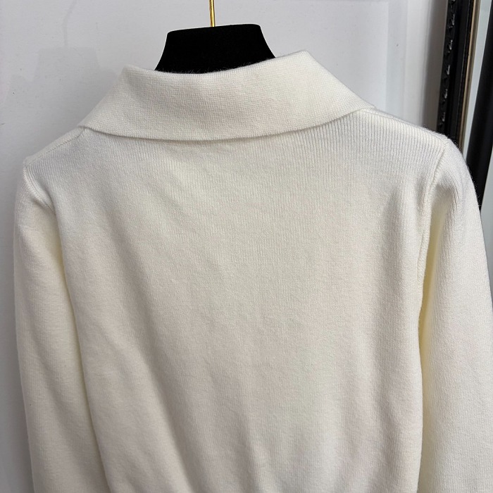Raised Letter Print Polo Collar Knit Top