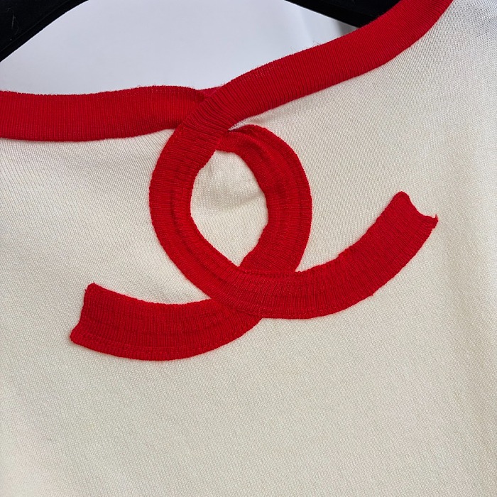 Contrast Trim Off Shoulder Graphic Knit Top
