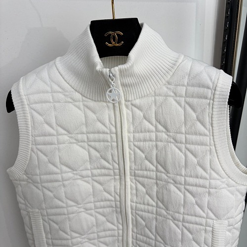 Chic Bee Embroidered V-Neck Knitted Vest Jacket