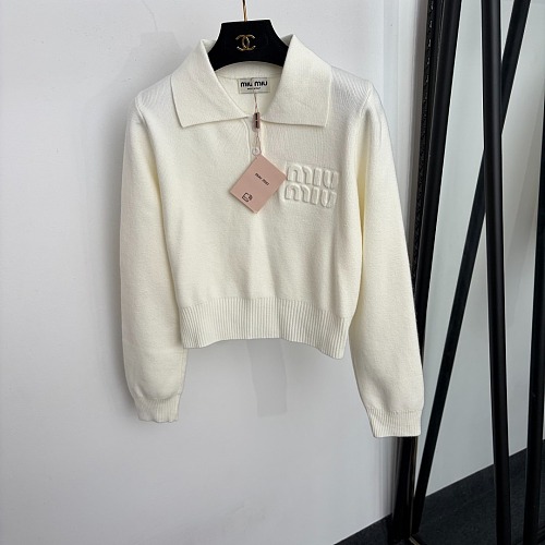 Raised Letter Print Polo Collar Knit Top