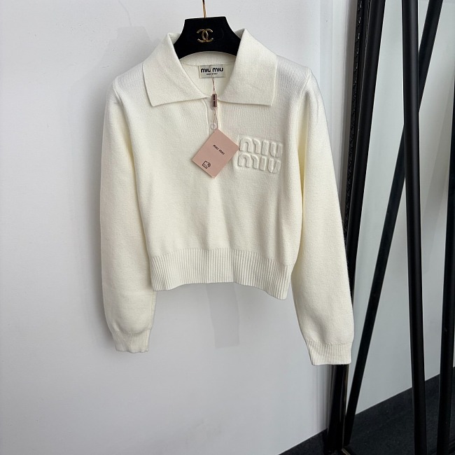Raised Letter Print Polo Collar Knit Top