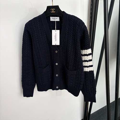Colorblock Cable Knit V Neck Wool Cardigan