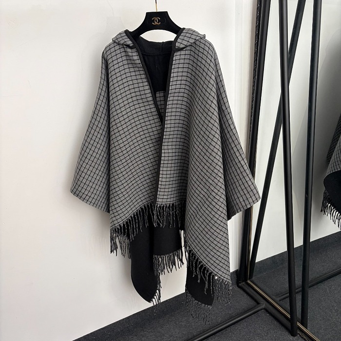 Reversible Plaid Letter Graphic Fringe Hem Cashmere Knit Cardigan Shawl