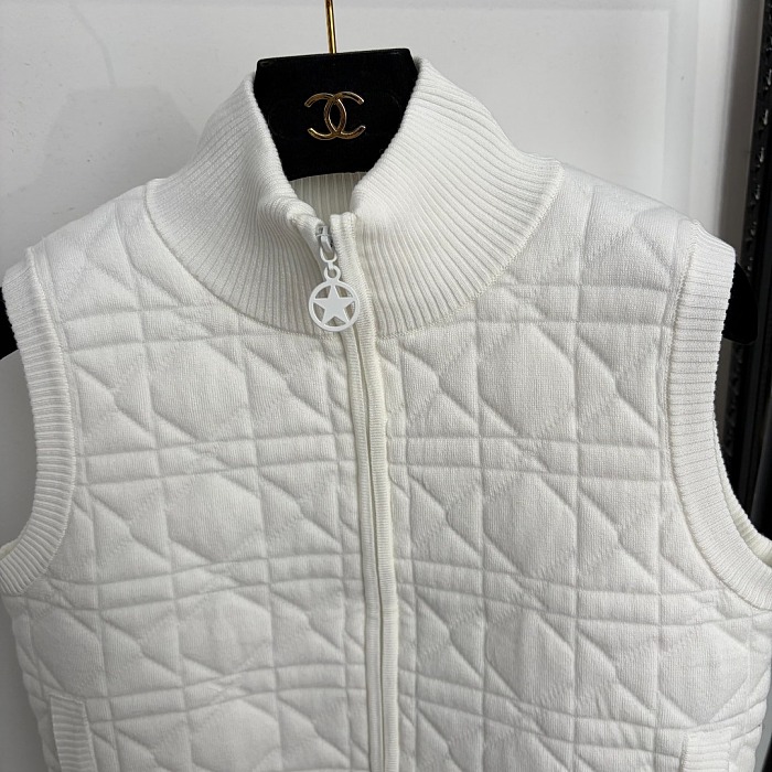 Quilted Embroidered Back Graphic Diamond Lattice Cotton Puffer Vest