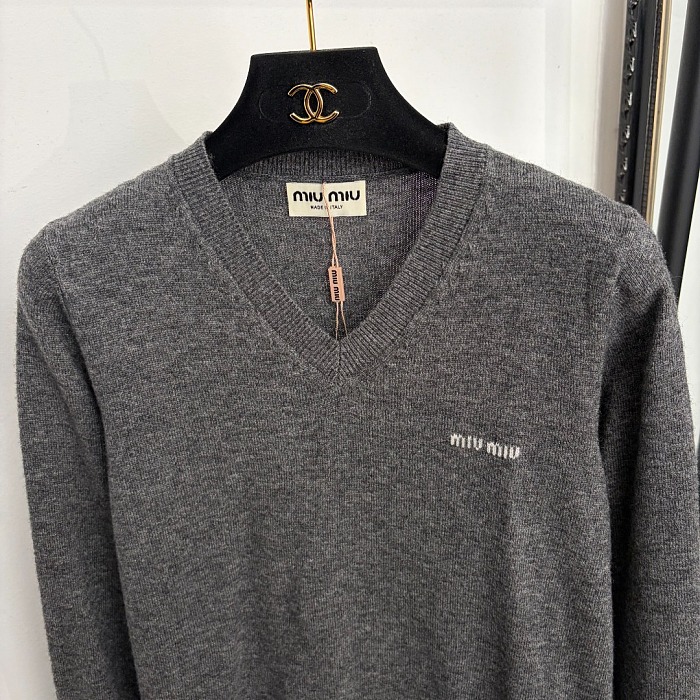 Letter Print V-Neck Wool Knit Pullover Sweater