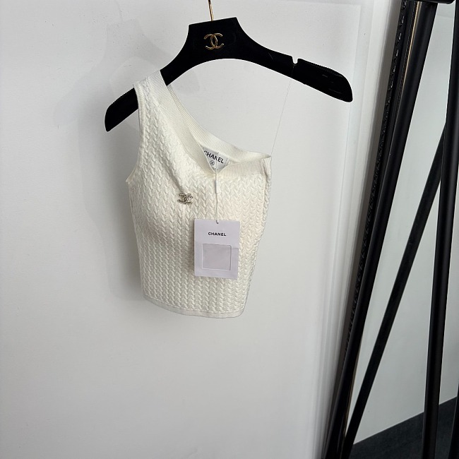 Chic Rhinestone Brooch One Shoulder Knit Tank Top With Chest Pads