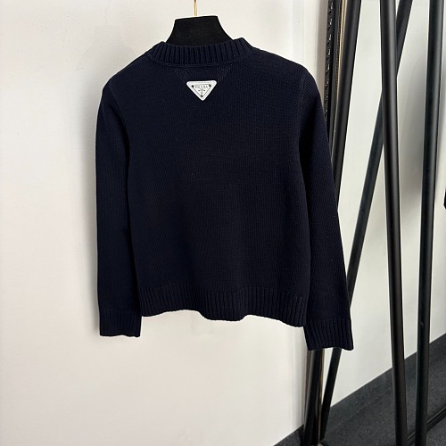 Contrast Letter Print Crew Neck Knit Sweater