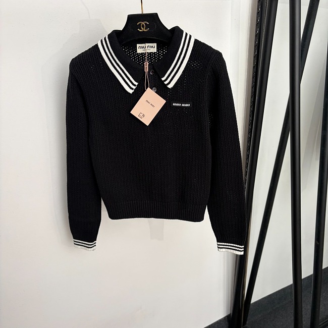 Striped Cutout Lapel Letter Print Knit Long Sleeve Top