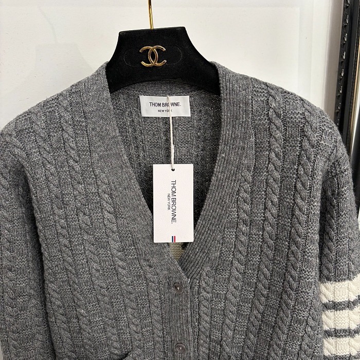 Colorblocked Cable Knit V Neck Wool Cardigan