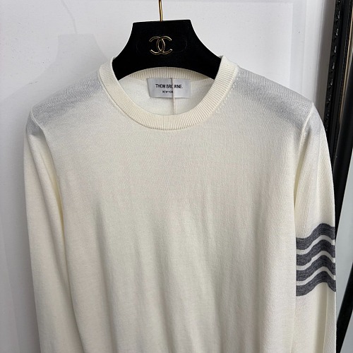 Contrast Striped Sleeve Wool Knit Pullover Sweater