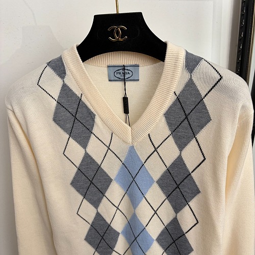 Contrast Argyle Pattern V Neck Long Sleeve Knit Sweater