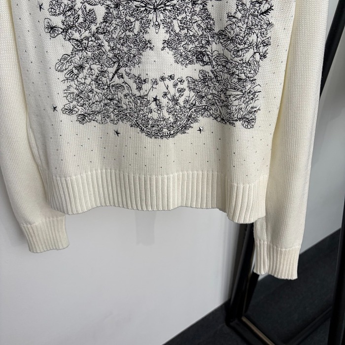 Star Rhinestone And Butterfly Embroidered V-Neck Knit Cardigan