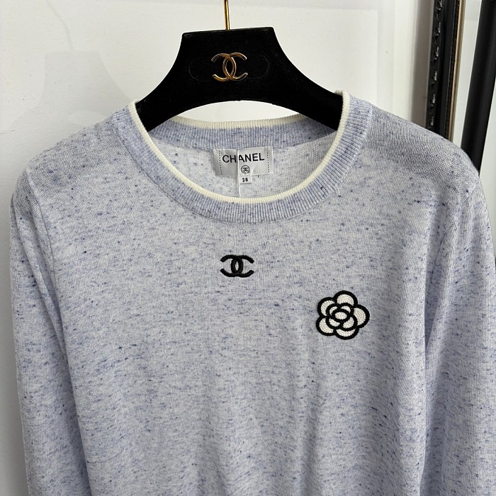 Camellia Embroidered Letter Print Lightweight Knit Top