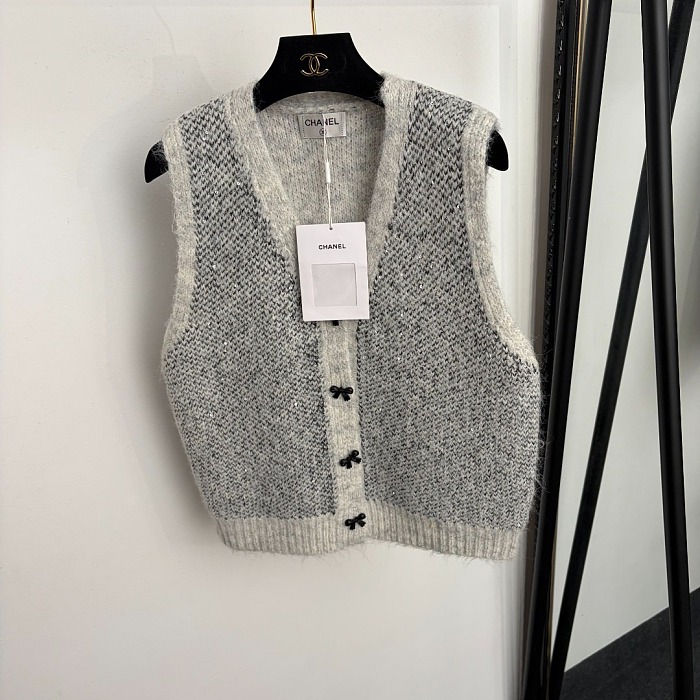 Bow Button V-Neck Knit Vest Top