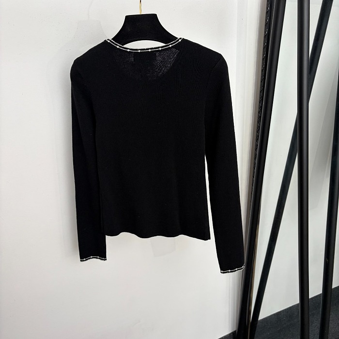 Contrast Trim Embroidered Icon Detail Slim Fit Crew Neck Knit Top