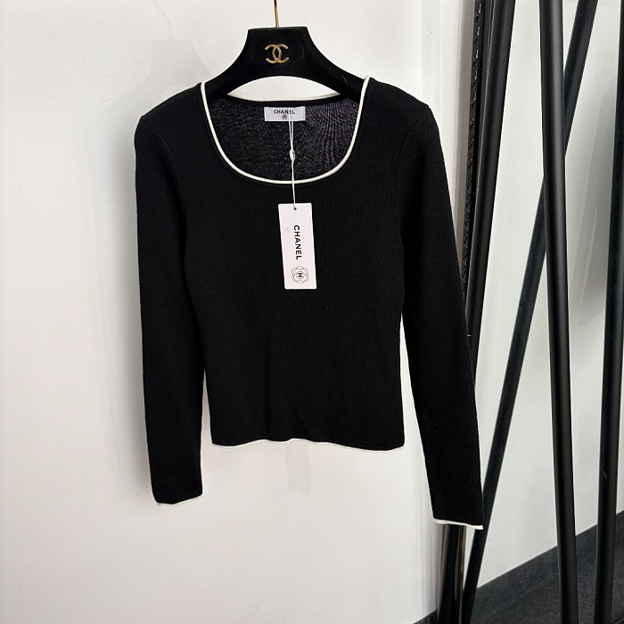 Embroidered Icon Detail Square Neck Long Sleeve Knit Top