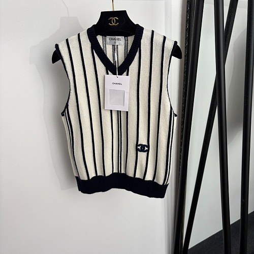 Ribbed Embroidered Letter V-Neck Wool Knit Tank Top