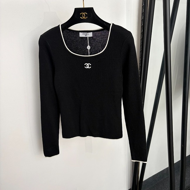 Embroidered Icon Detail Square Neck Long Sleeve Knit Top