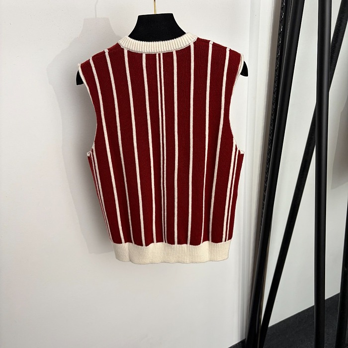 Chic Ribbed V-Neck Wool Knit Tank Top With Icon Detail