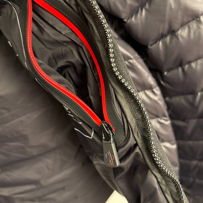 Detachable Sleeve Hooded Zip Up Puffer Jacket