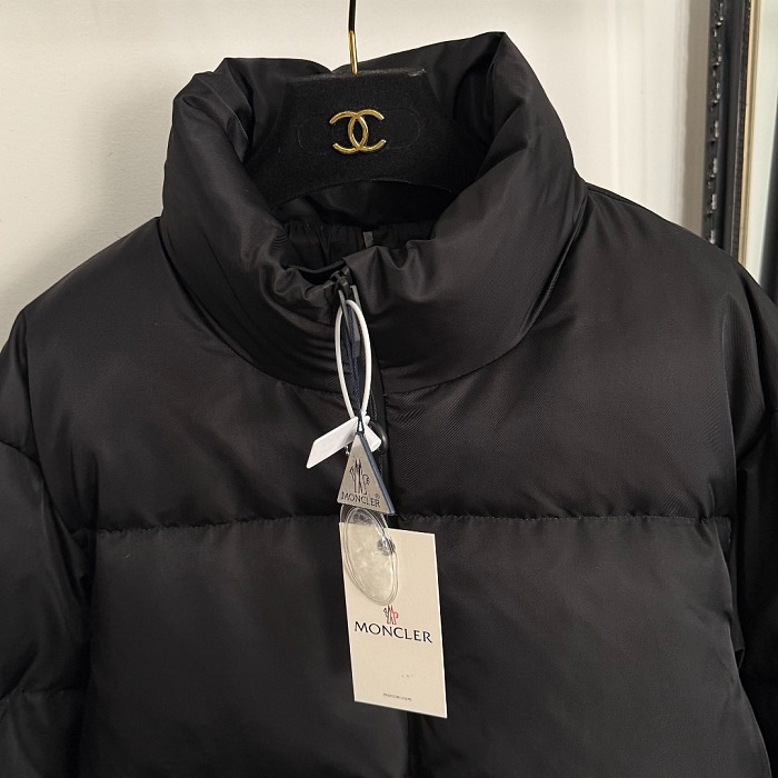 Sleek Zip Up Stand Collar Solid Puffer Down Jacket