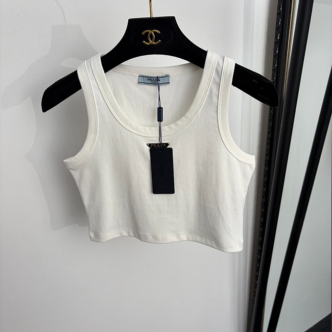 Metal Triangle Icon Detail Ribbed Cropped Slim Tank Top
