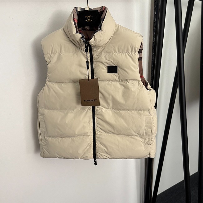 Contrast Plaid Reversible Puffer Vest Outerwear