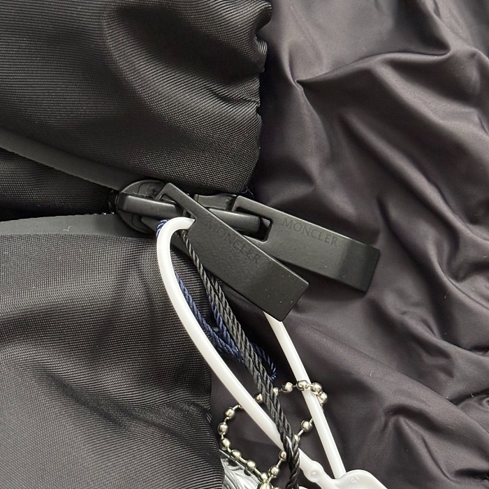 Sleek Zip Up Stand Collar Solid Puffer Down Jacket