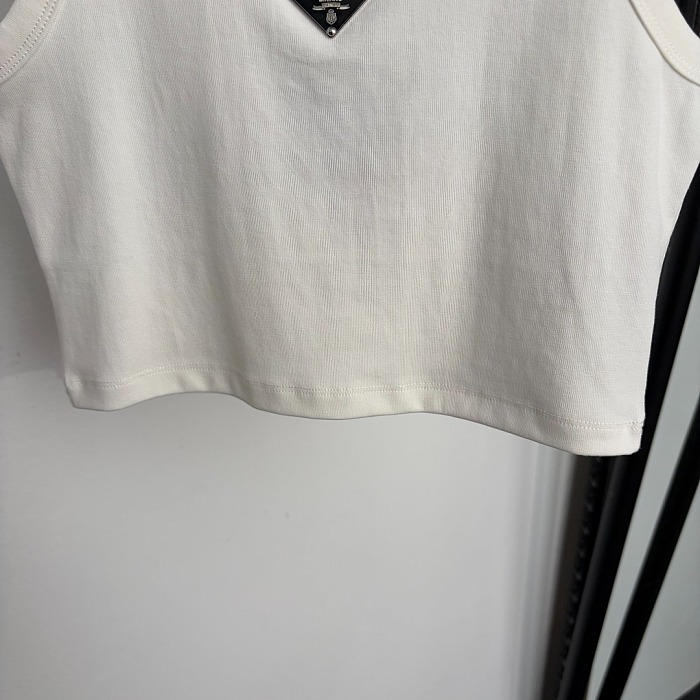 Metal Triangle Icon Detail Ribbed Cropped Slim Tank Top