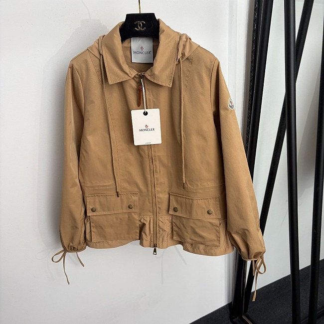 Detachable Hood Drawstring Cuffs Utility Pocket Hooded Windbreaker Jacket