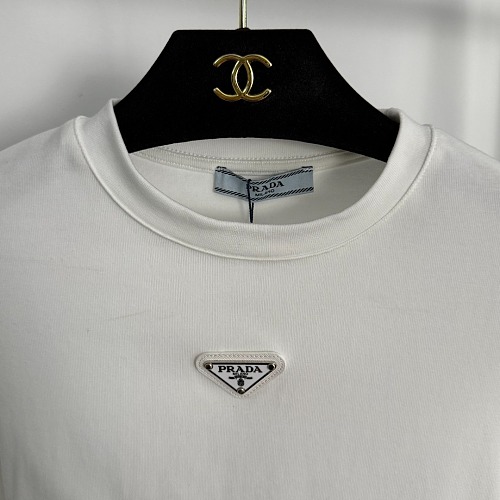 Triangle Icon Embellished Cropped Slim Fit Long Sleeve T Shirt