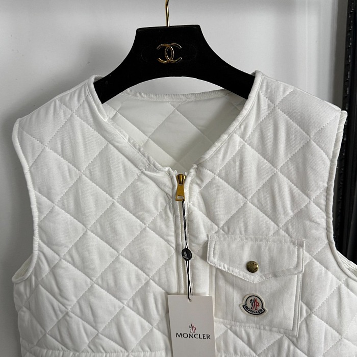 Embroidered Patch Pocket Diamond Quilted Linen Puffer Vest