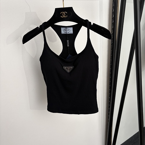 Minimalist Icon Detail Ribbed Cami Top With Built In Chest Pad