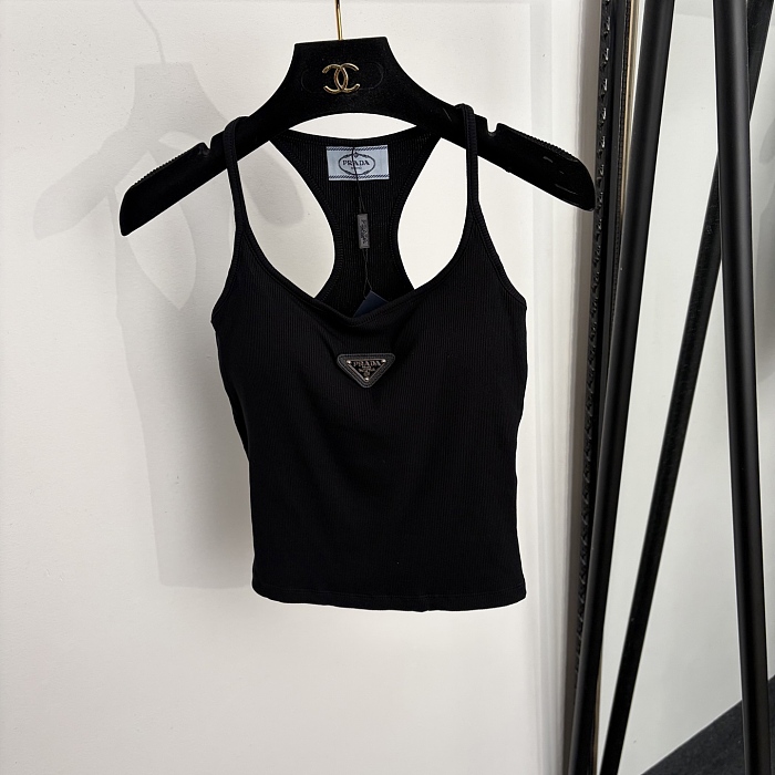 Minimalist Icon Detail Ribbed Cami Top With Built In Chest Pad