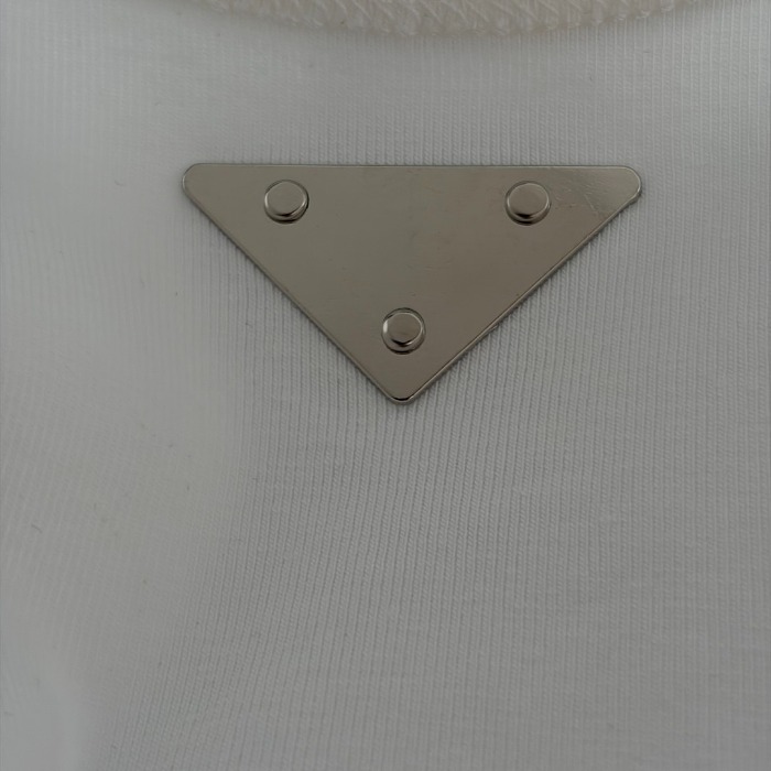 Metal Triangle Icon Detail Ribbed Cropped Slim Tank Top