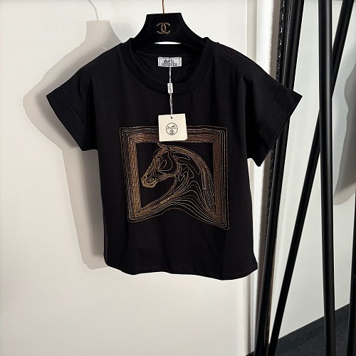 Rhinestone Horse Head Graphic Short Sleeve Tee