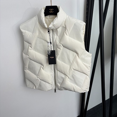 Embossed Pattern Zip Up Stand Collar Puffer Vest